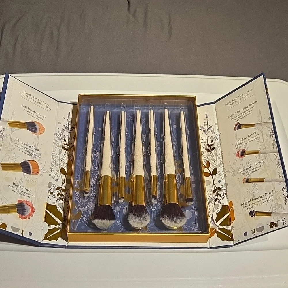 Makeup 7 pc Brush set NWT